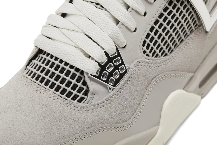 JORDAN 4 FROZEN MOMENTS