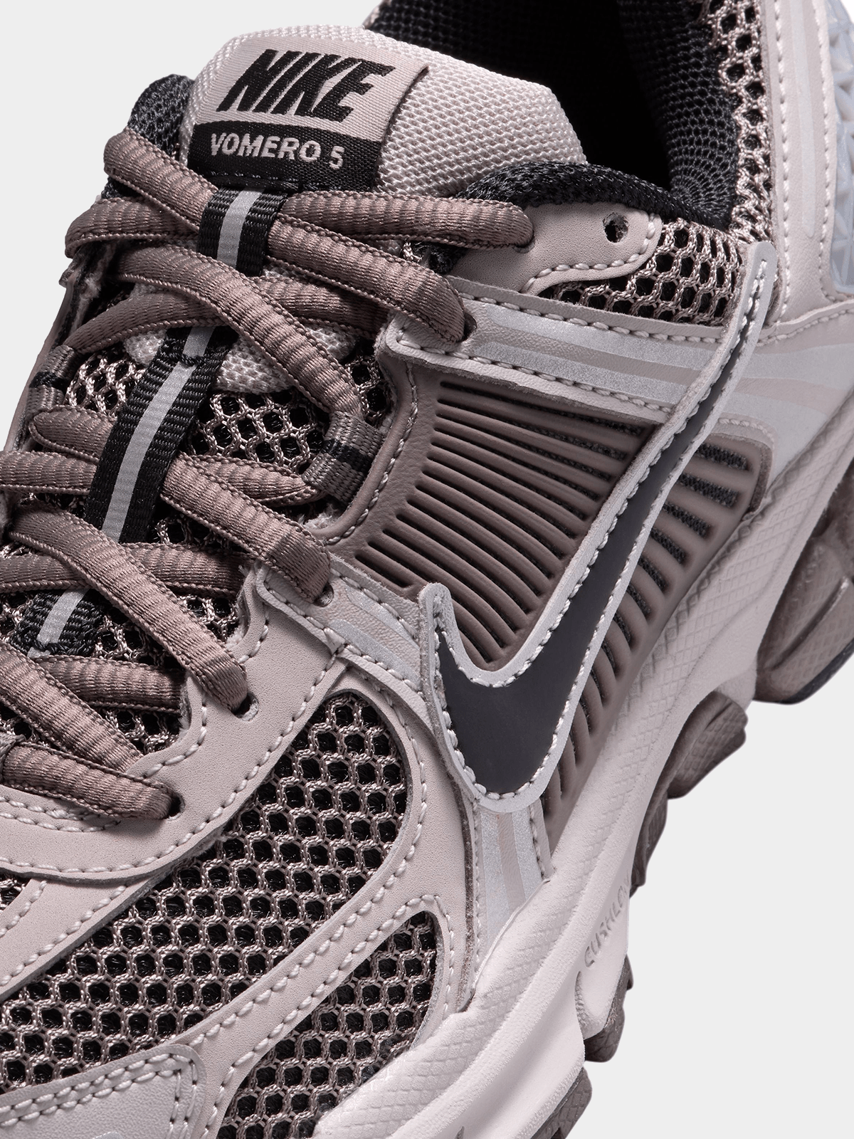 Nike Vomero 5 Photon Dust/Chrome Sneaker